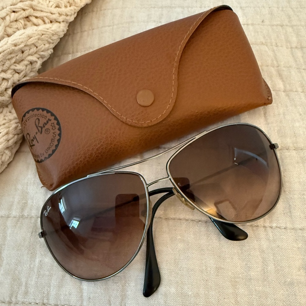 Ray-Ban Aviators - great shape model RB3293